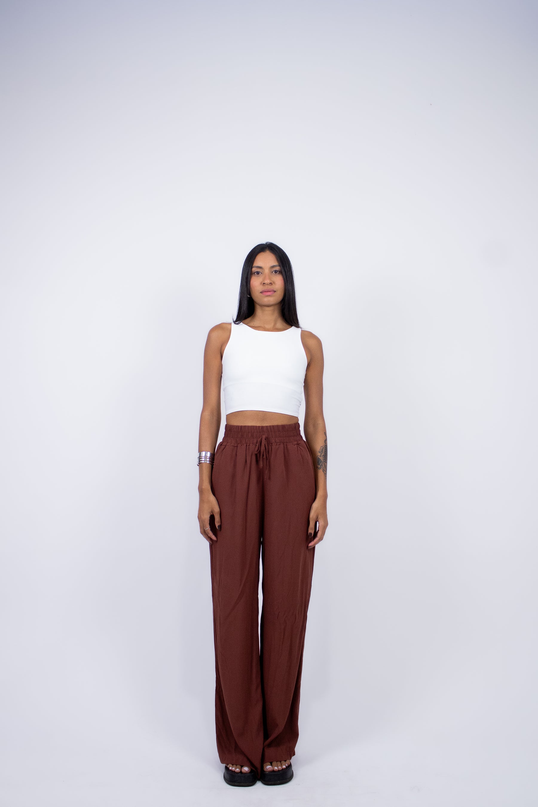 Calça Pantalona em Viscose com Cós Alto