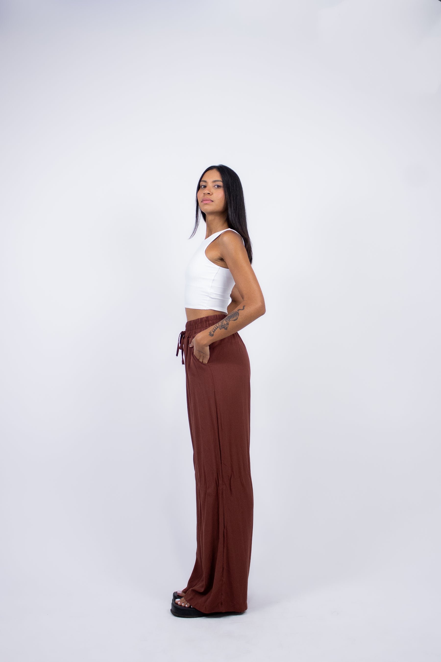 Calça Pantalona em Viscose com Cós Alto