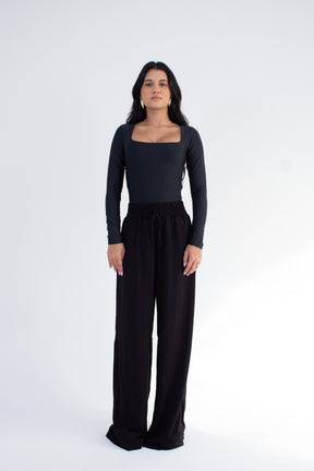 Calça Pantalona em Viscose com Cós Alto