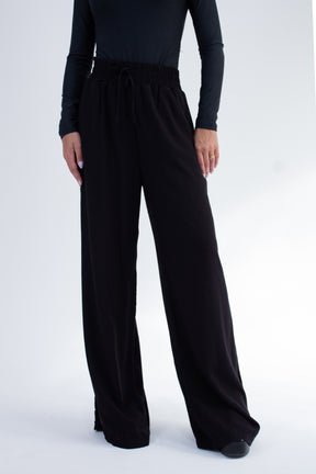 Calça Pantalona em Viscose com Cós Alto