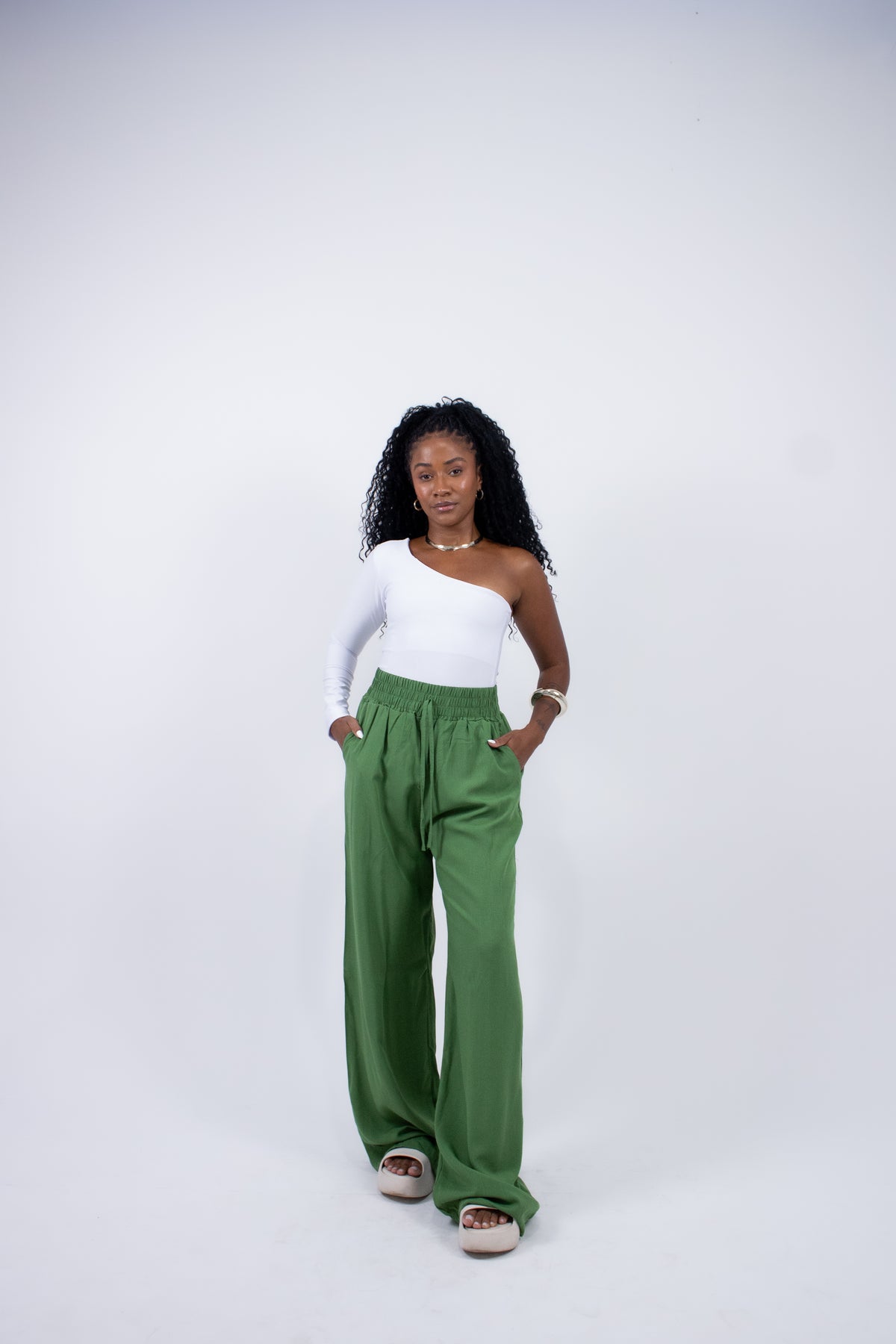 Calça Pantalona em Viscose com Cós Alto