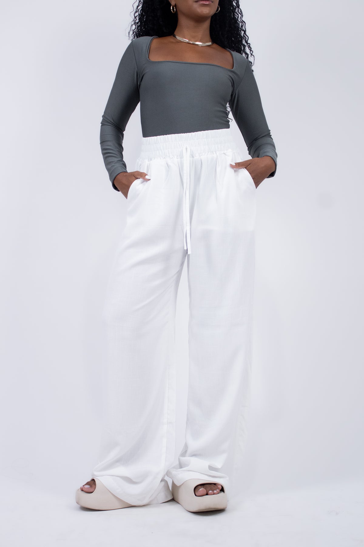Calça Pantalona em Viscose com Cós Alto