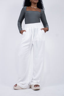 Calça Pantalona em Viscose com Cós Alto