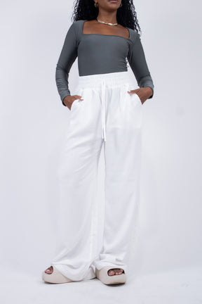Calça Pantalona em Viscose com Cós Alto