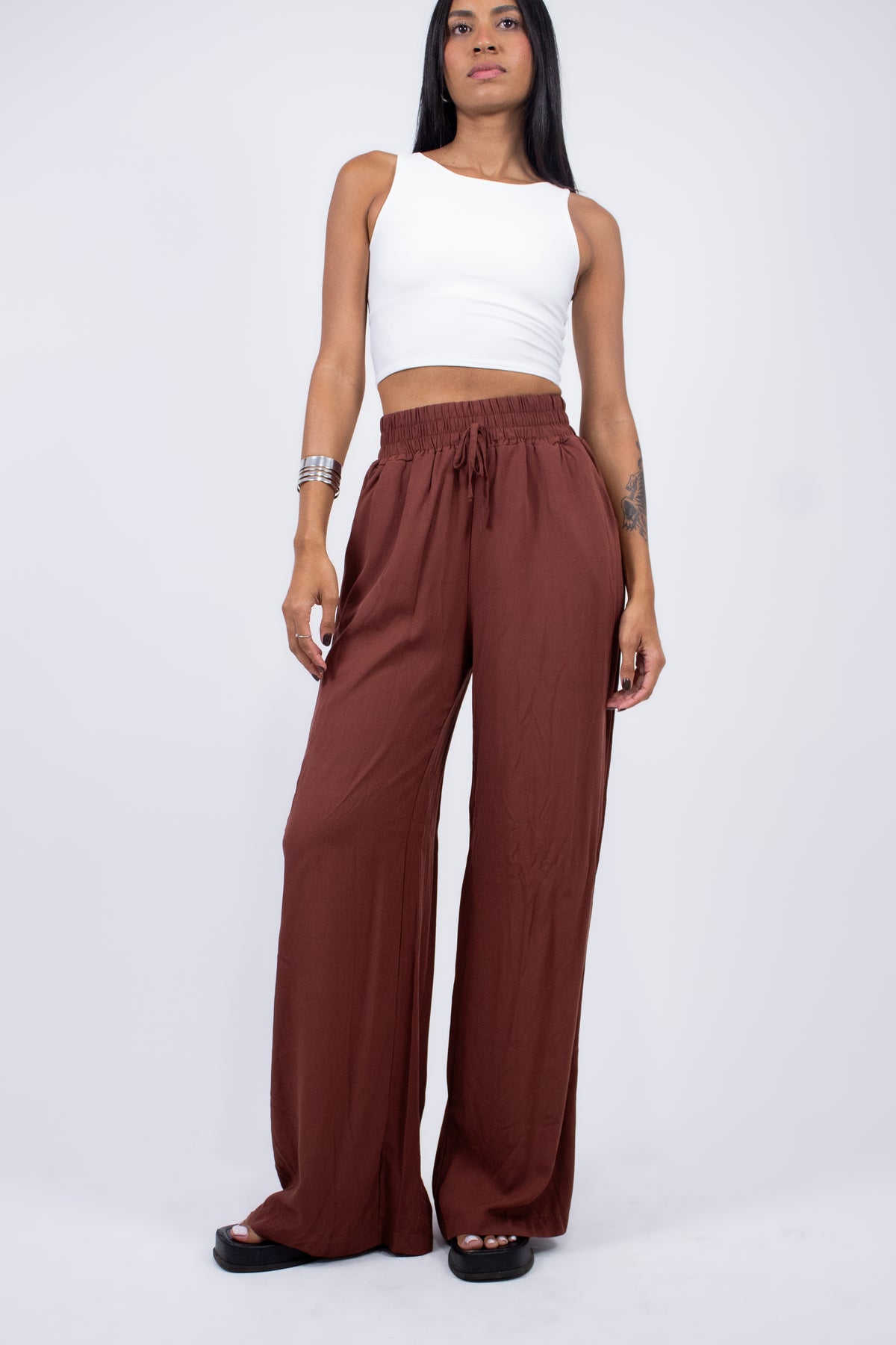 Calça Pantalona em Viscose com Cós Alto