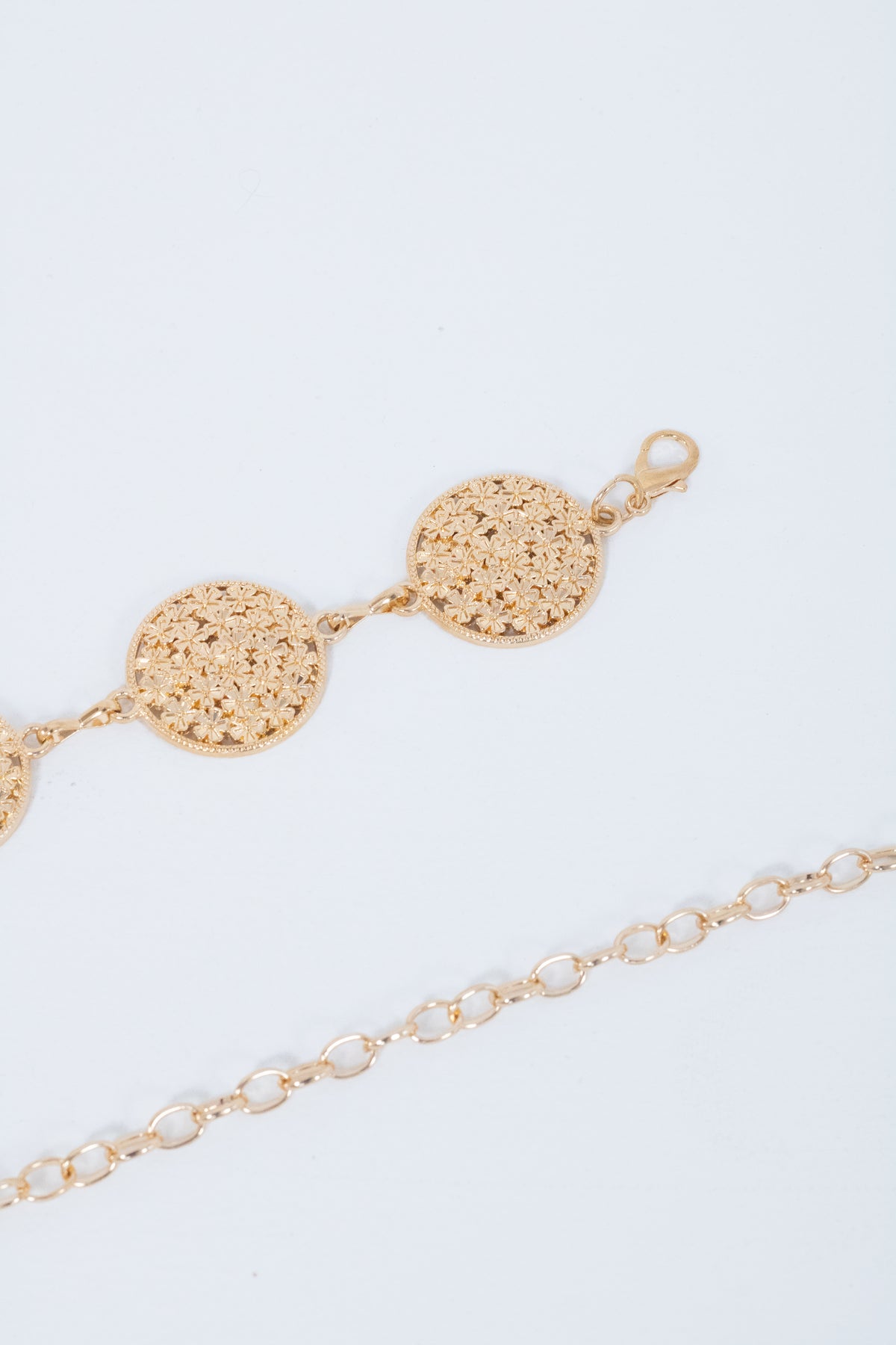 Cinto em Metal Dourado Floral